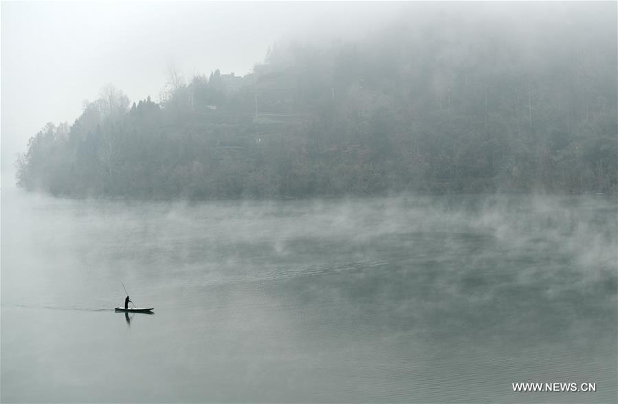 #CHINA-HUBEI-FOG-FISHERMAN (CN)