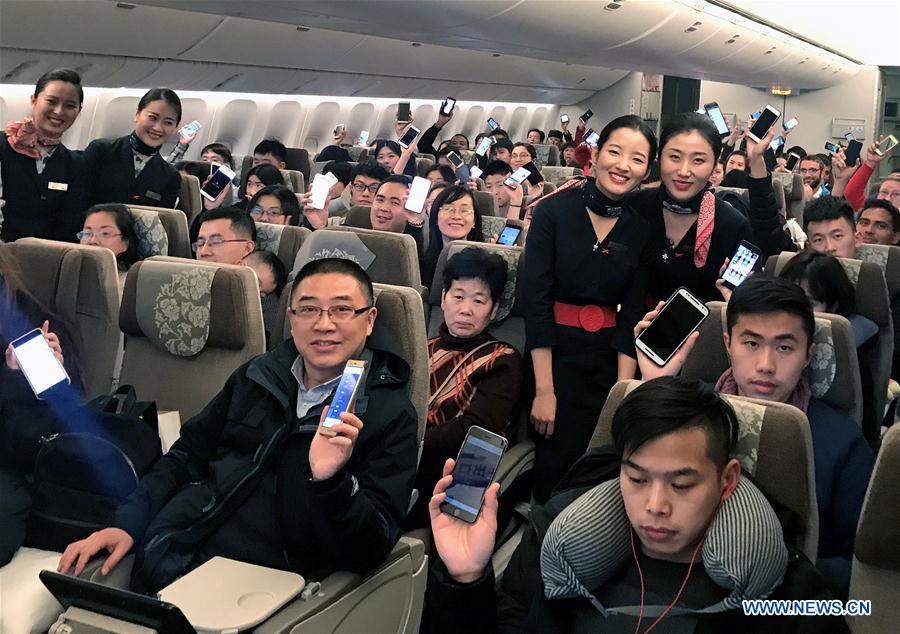 CHINA-AIRLINES-INFLIGHT MOBILE PHONE USE (CN)