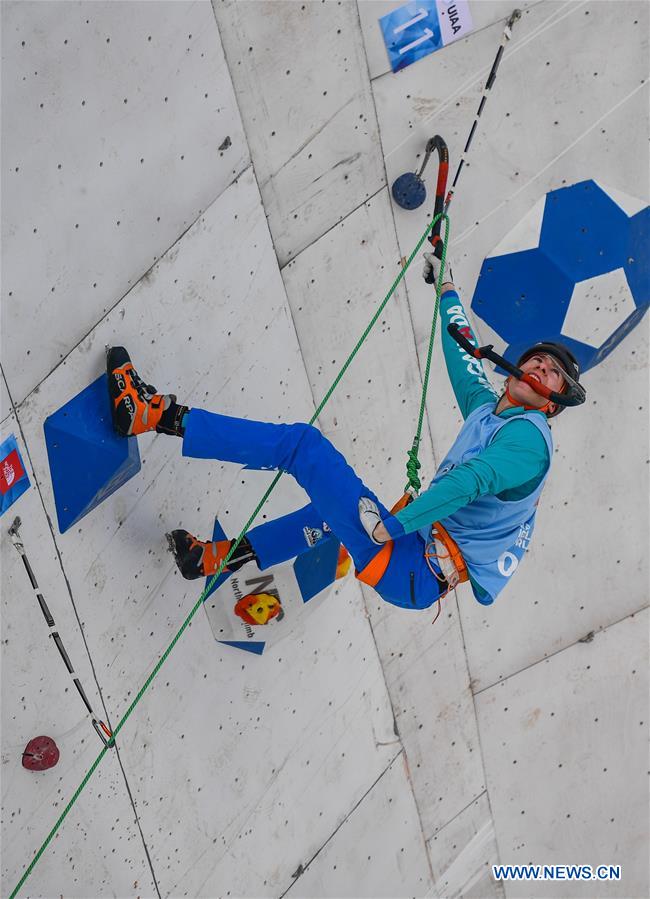 (SP)CHINA-HOHHOT-ICE CLIMBING-UIAA WORLD CUP(CN)