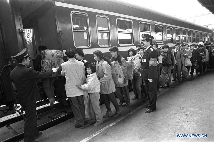 (MOMENTS FOREVER)(FESTIVECHINA)CHINA-SPRING FESTIVAL-RETURNING HOME (CN)