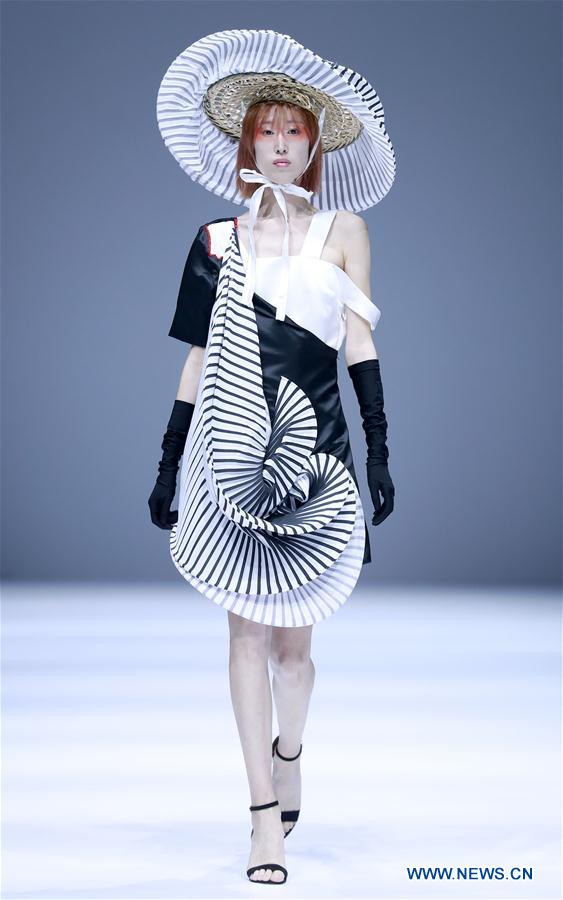 CHINA-BEIJING-GRADUATE FASHION WEEK (CN)