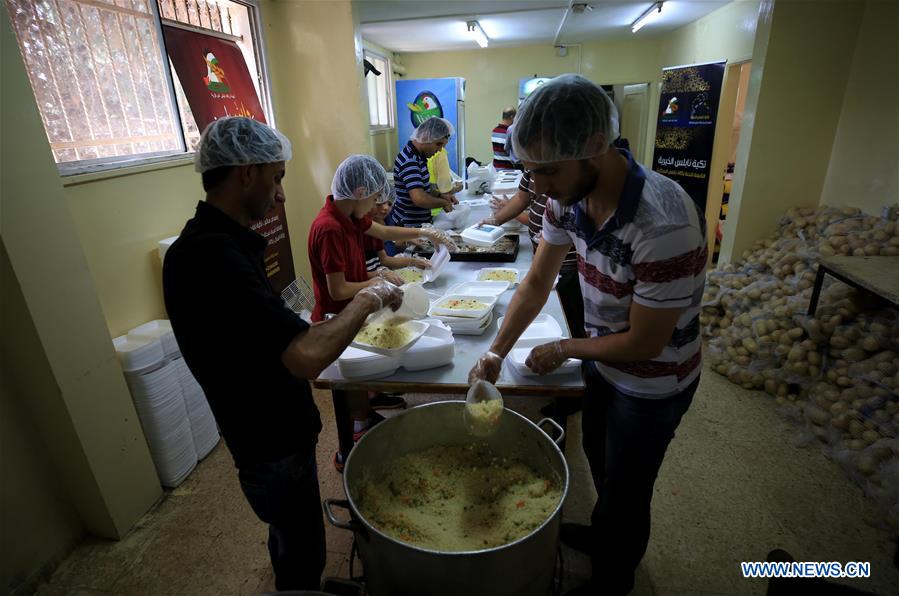 MIDEAST-NABLUS-RAMADAN-CHARITY