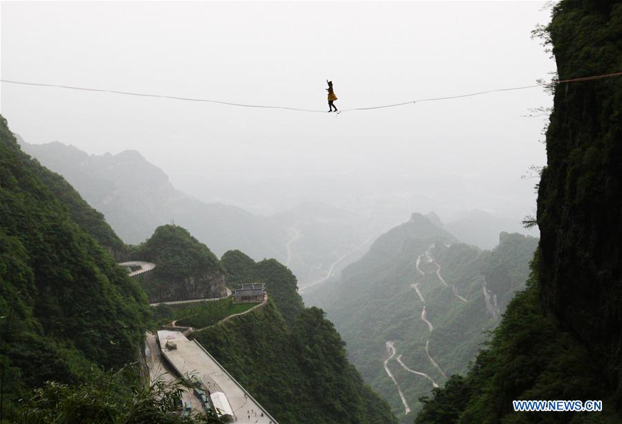 #CHINA-HUNAN-SLACKLINE-HIGH HEELS-CONTEST (CN)