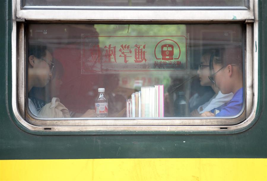 CHINA-SHAANXI-TRAIN-STUDENT SPECIAL CARRIAGES (CN)