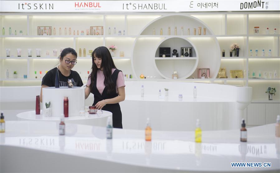 CHINA-ZHEJIANG-HUZHOU-COSMETIC PRODUCTION (CN)