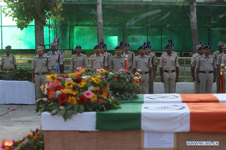 KASHMIR-SRINAGAR-WREATH LAYING CEREMONY-PARAMILITARY TROOPERS