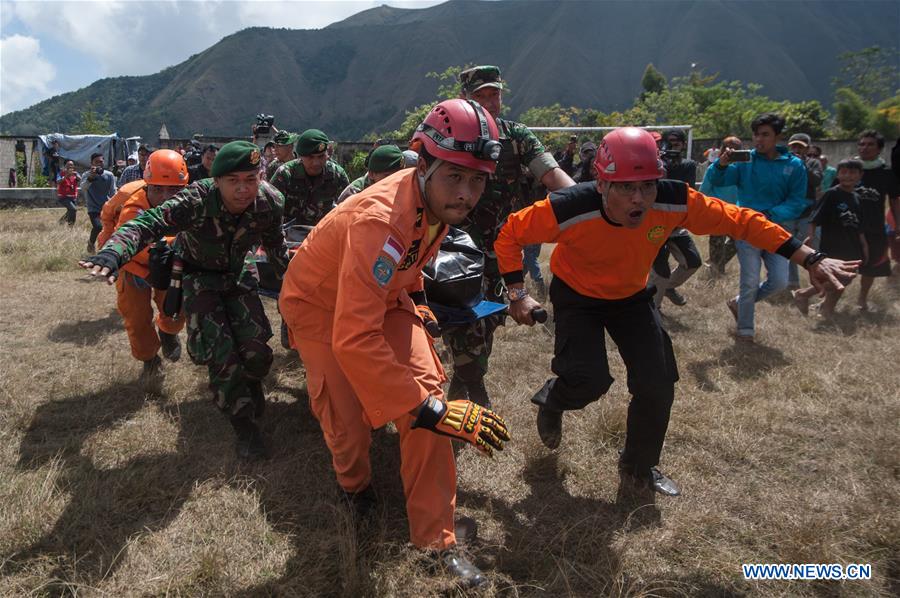 INDONESIA-EAST LOMBOK-EARTHQUAKE-AFTERMATH-EVACUATION