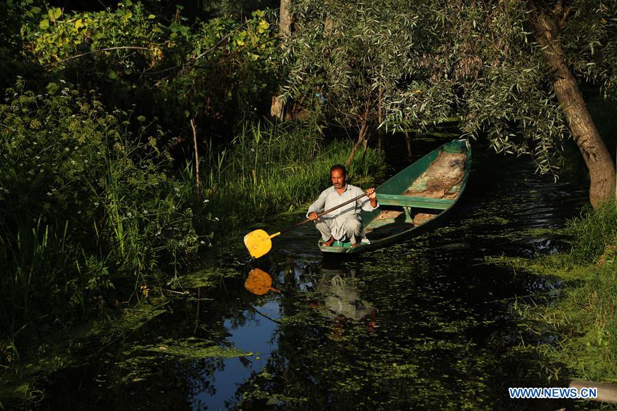 INDIAN-CONTROLLED KASHMIR-SRINAGAR-DAILY LIFE