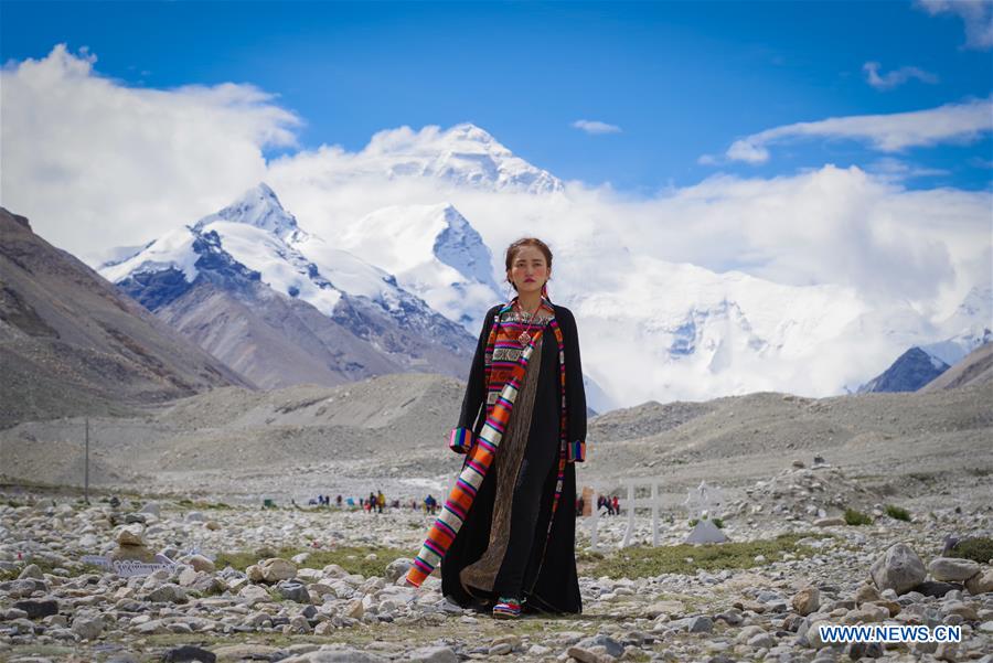 CHINA-TIBET-QOMOLANGMA-COSTUME SHOW (CN)