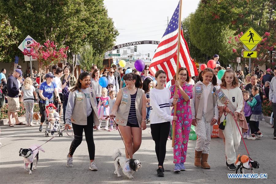 U.S.-CALIFORNIA-BURLINGAME-PET DOG-PARADE