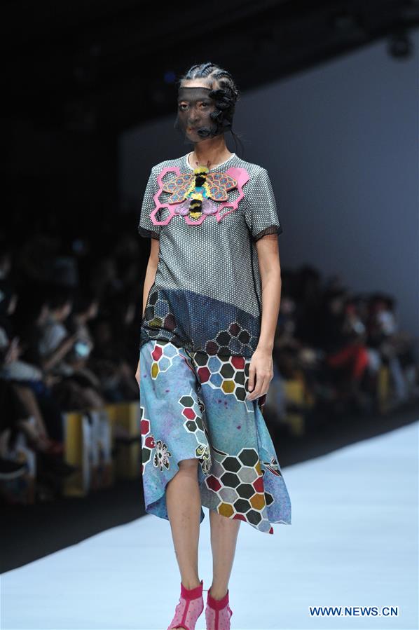 INDONESIA-JAKARTA-FASHION WEEK-LENNY AGUSTIN