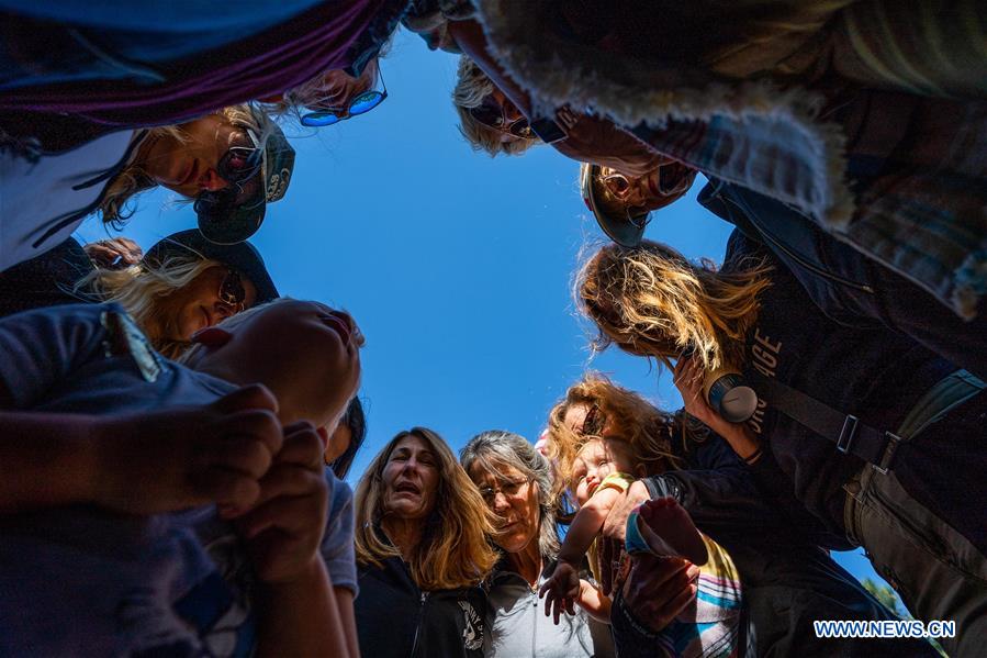 U.S.-CALIFORNIA-BAR-SHOOTING-MOURNING