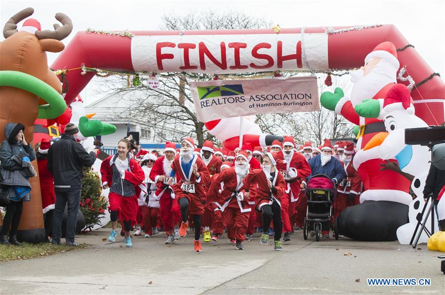 CANADA-ONTARIO-HAMILTON-SANTA 5K RUN