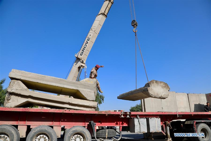 IRAQ-BAGHDAD-GREEN ZONE-CONCRETE WALLS-REMOVING