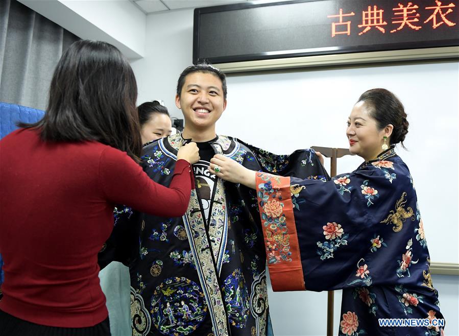 CHINA-BEIJING-CLASSICAL COSTUME CLASS (CN)