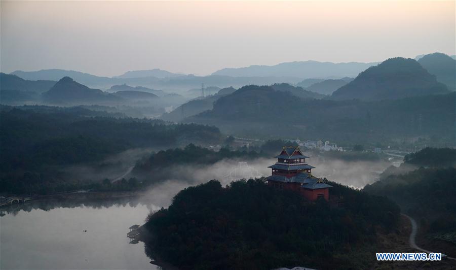 CHINA-JIANGXI-LONGHU MOUNTAIN-FOG-SCENERY(CN)