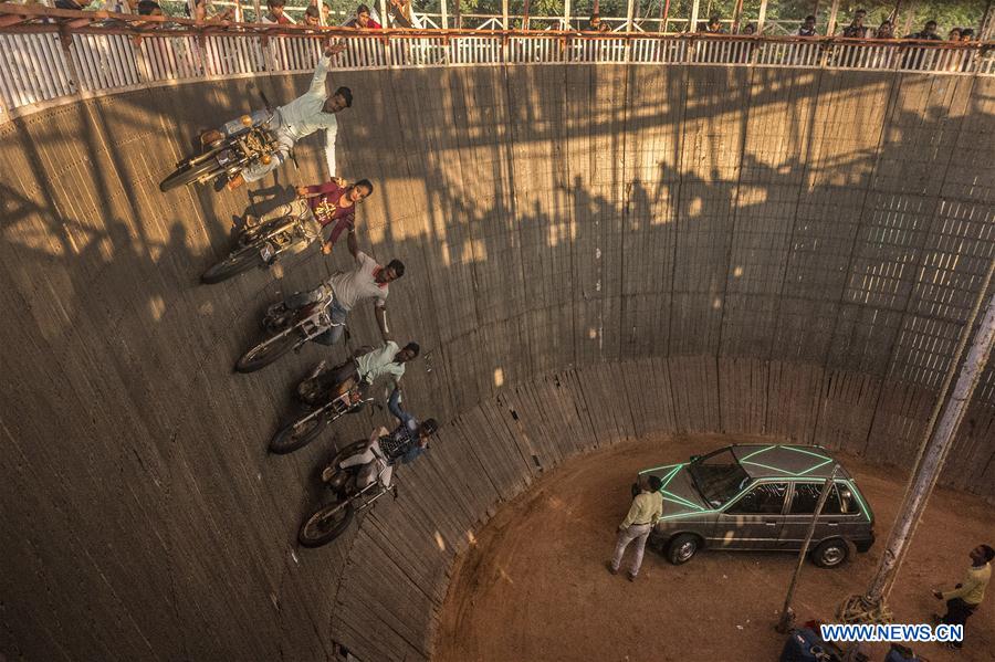 INDIA-BOLPUR-STUNT SHOW