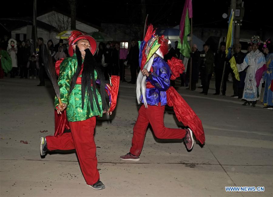 CHINA-GANSU-LONGNAN-LANTERN FESTIVAL-FOLK OPERA (CN)