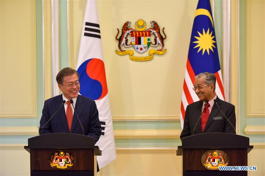 MALAYSIA-PUTRAJAYA-SOUTH KOREA-MOON JAE-IN-VISIT