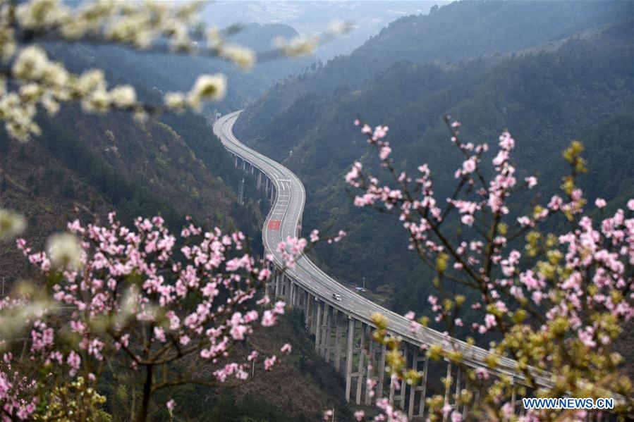 CHINA-GUIZHOU-EXPRESSWAY-SCENERY (CN)