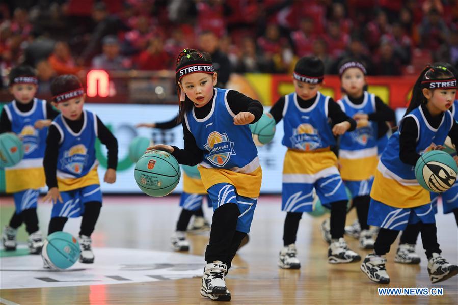 (SP)CHINA-JIANGXI-PHYSICAL EDUCATION-KINDERGARTEN-CHILDREN BASKETBALL EXERCISES (CN)