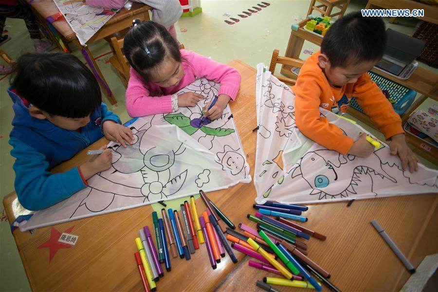 #CHINA-SPRING-CHILDREN-LEISURE-KITES (CN)