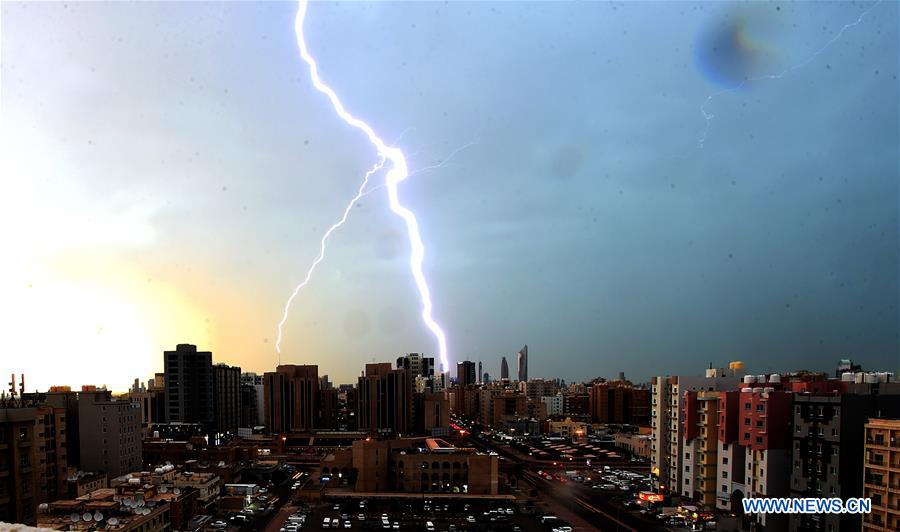 KUWAIT-KUWAIT CITY-WEATHER-LIGHTNING