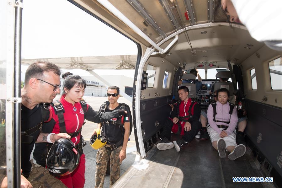 CHINA-ZHEJIANG-JIANDE-PARACHUTING TOURISM (CN)