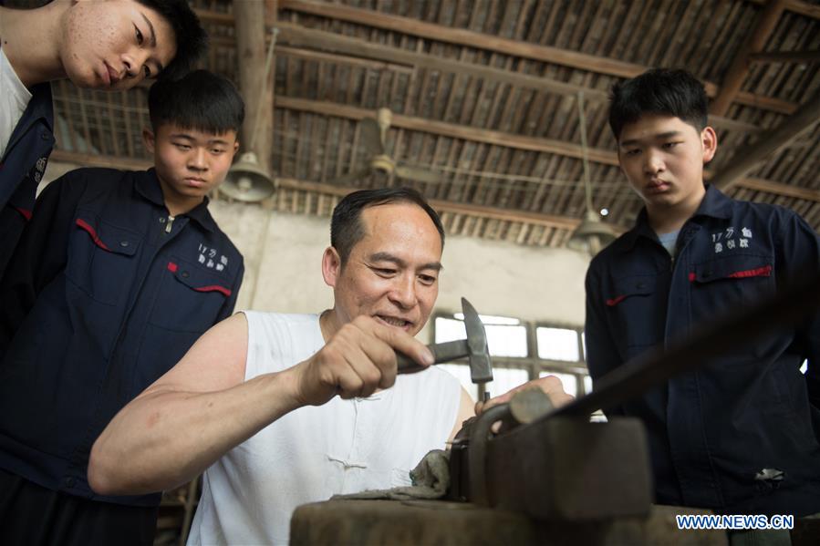 CHINA-ZHEJIANG-SWORD MAKING (CN)