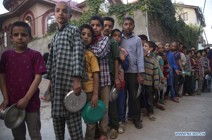 KASHMIR-SRINAGAR-ORPHANS-RAMADHAN