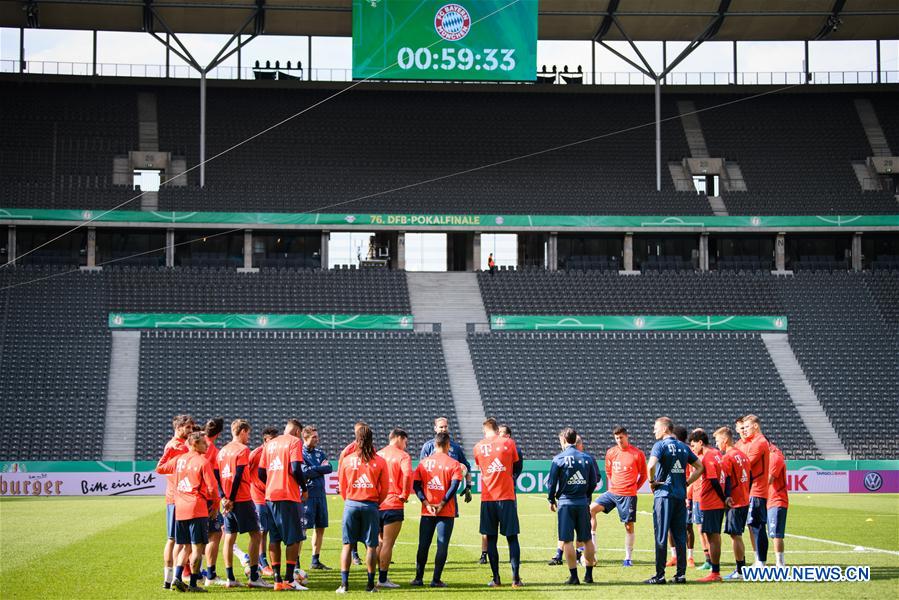 (SP)GERMANY-BERLIN-SOCCER-GERMAN CUP-LEIPZIG VS BAYERN MUNICH-PREPARATIONS