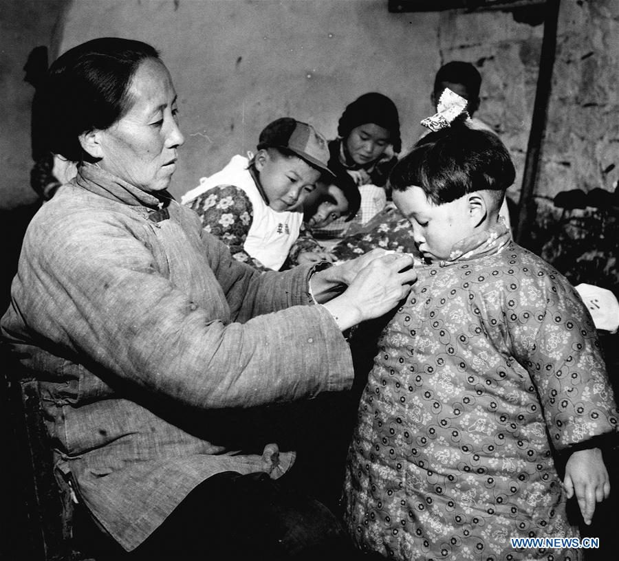 (MOMENTS FOREVER) CHINA-CHILDREN'S DAY-CHILDHOOD (CN)