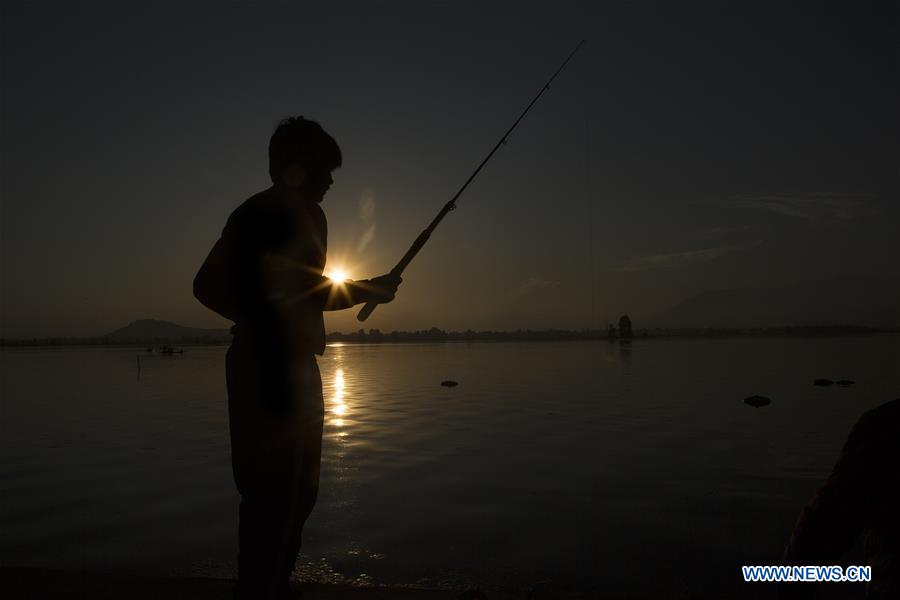 KASHMIR-SRINAGAR-DAILY LIFE-SUNSET