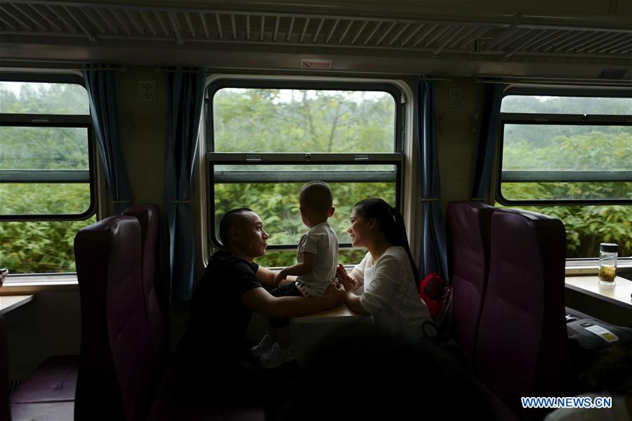 CHINA-CHONGQING-RAILWAY-GREEN TRAIN (CN)