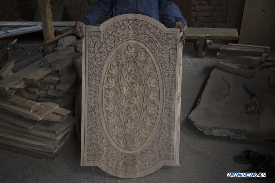 KASHMIR-SRINAGAR-WALNUT WOOD CARVING