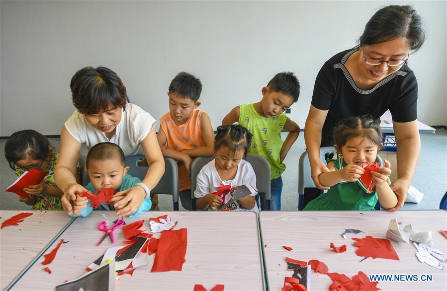 CHINA-HEBEI-XIANGHE-FOLK ART-PAPER CUTTING (CN)