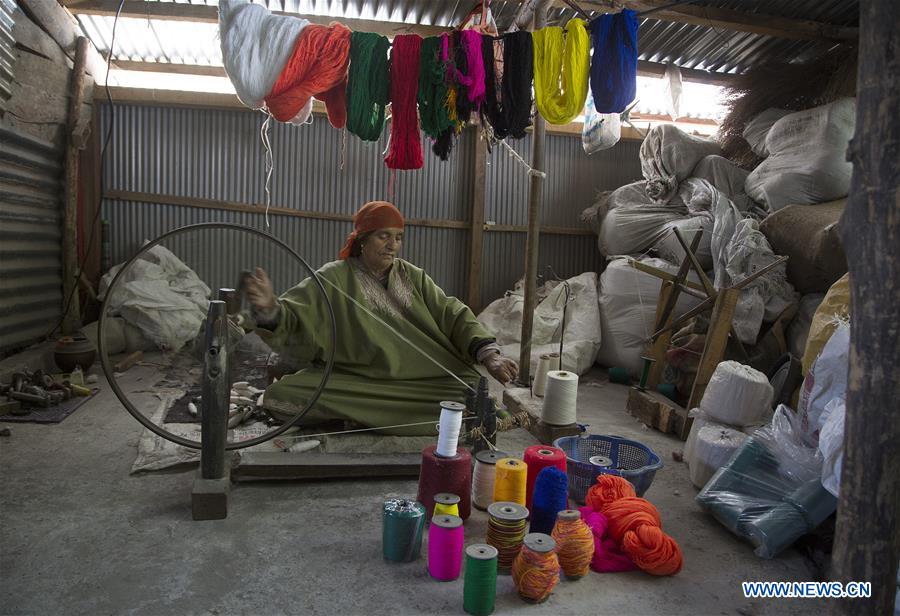 KASHMIR-SRINAGAR-SHAWL MAKING