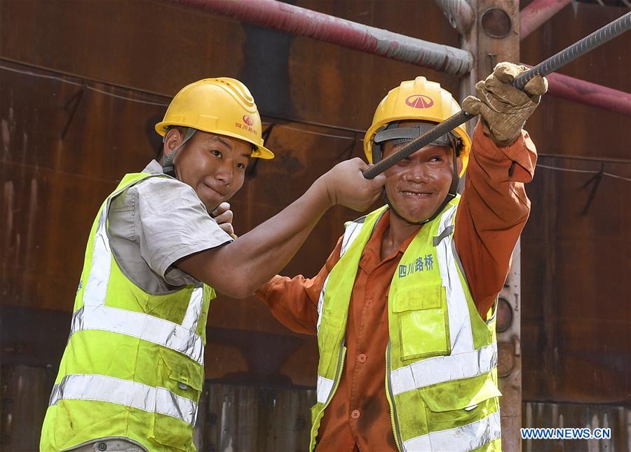 CHINA-SICHUAN-YIBIN-HEAT-LABORERS (CN)