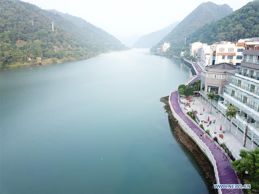 CHINA-ZHEJIANG-JIANDE-FOG-SCENERY (CN)