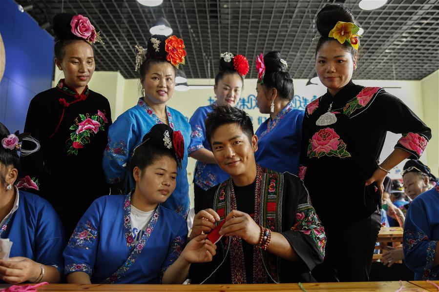 CHINA-GUIZHOU-DANZHAI-"MOM HANDWORKS"-COOPERATIVES (CN)