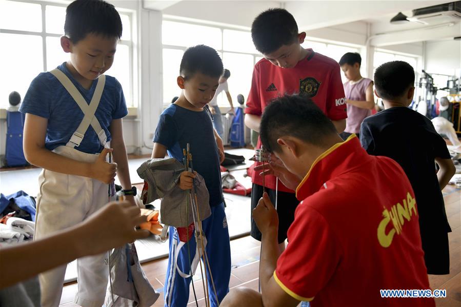 (SP)CHINA-SHANDONG-FENCING-BOY (CN)