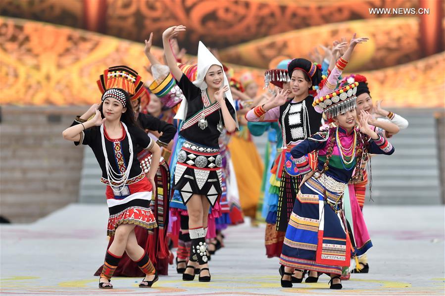 (SP)CHINA-ZHENGZHOU-NATIONAL TRADITIONAL GAMES OF ETHNIC MINORITIES-PERFORMANCE GALA