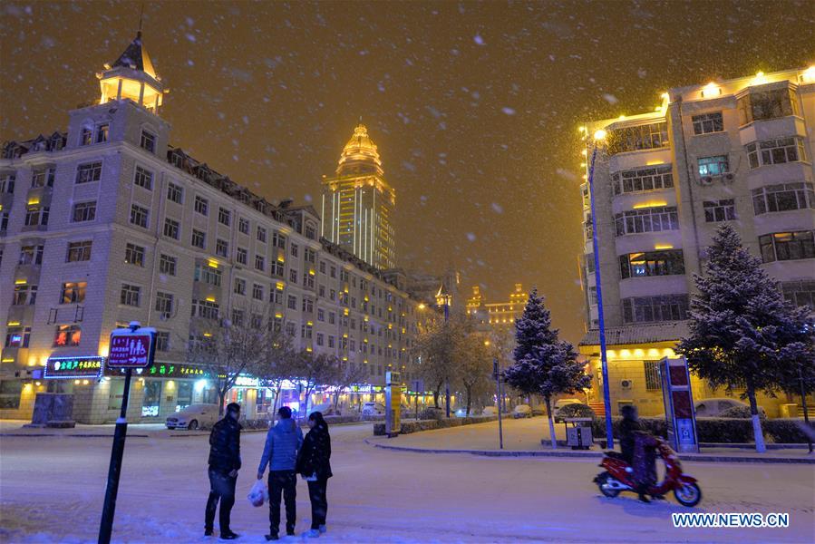 CHINA-INNER MONGOLIA-MANZHOULI-SNOWFALL (CN)