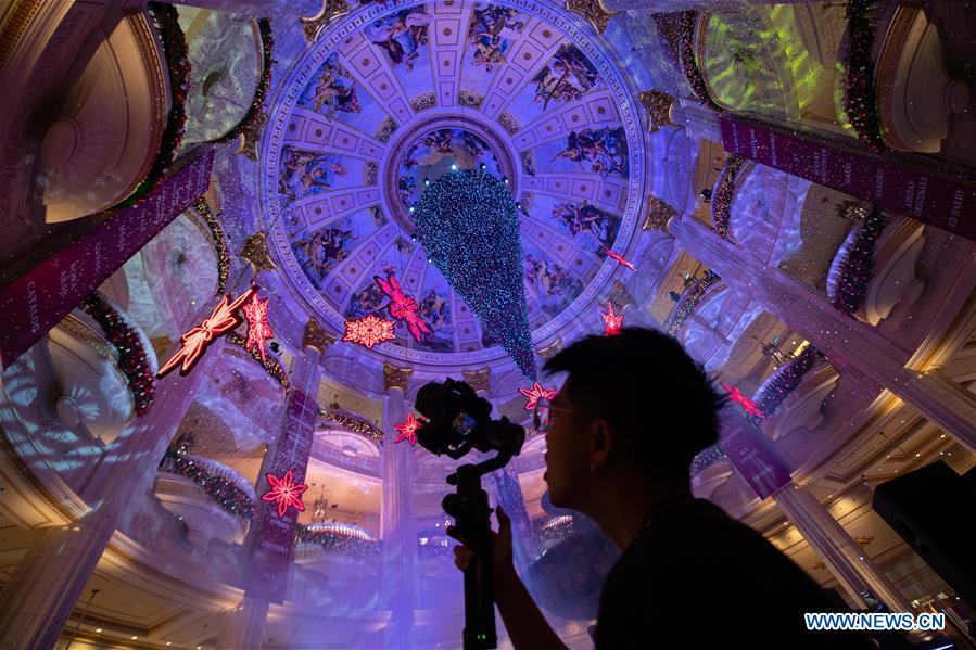 CHINA-MACAO-UPSIDE-DOWN CHRISTMAS TREE (CN)