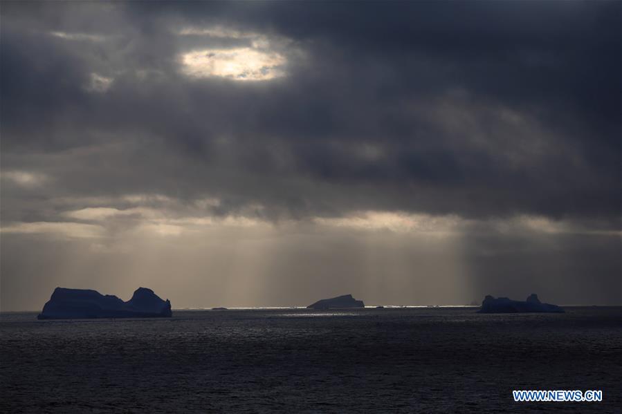 (EyesonSci) CHINA-XUELONG 2-ANTARCTIC RESEARCH EXPEDITION-FLOATING ICE AREA (CN)