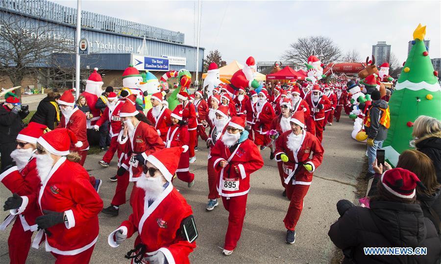 CANADA-HAMILTON-SANTA 5K RUN