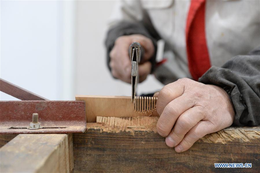 CHINA-ANHUI-JINGXIAN-WOODEN COMB(CN)