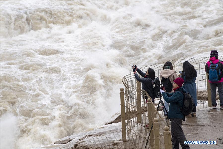 CHINA-HUKOU WATERFALL-WINTER SCENERY(CN)