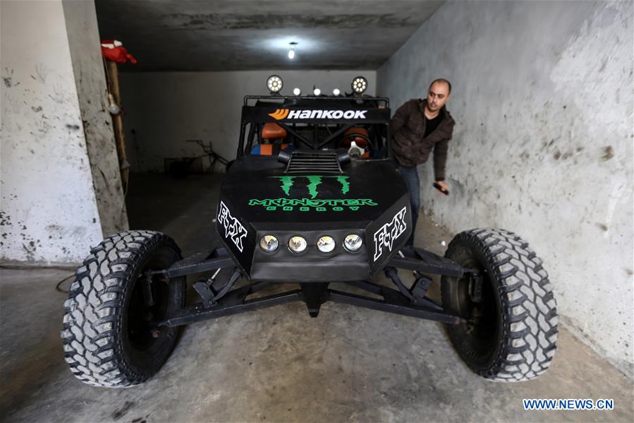 MIDEAST-GAZA-PALESTINIAN MAN-BUGGY BUILDING