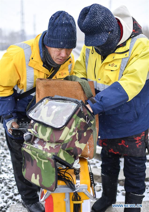 CHINA-CHANGCHUN-SPRING FESTIVAL TRAVEL RUSH-RAILWAY-WORKER (CN) 